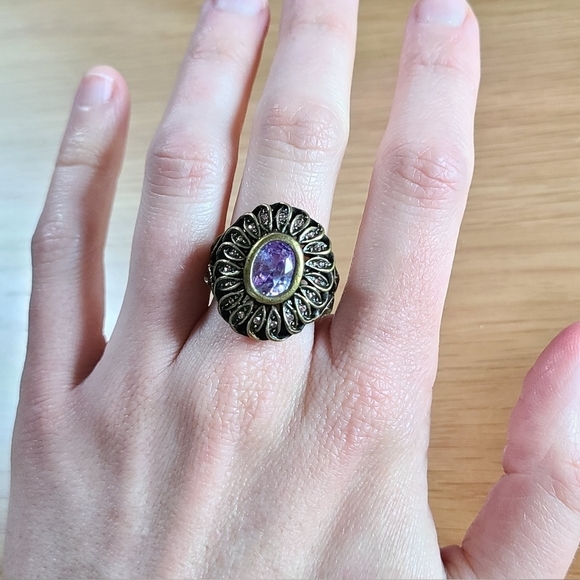Vintage Style Large Cocktail Ring with Purple Stones 💜  - Size 7 - Picture 10 of 10